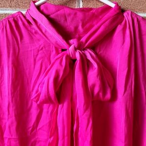 🌵2/$25🌵XL Fuscia Tie Neck Sleeveless Blouse - Banana Republic